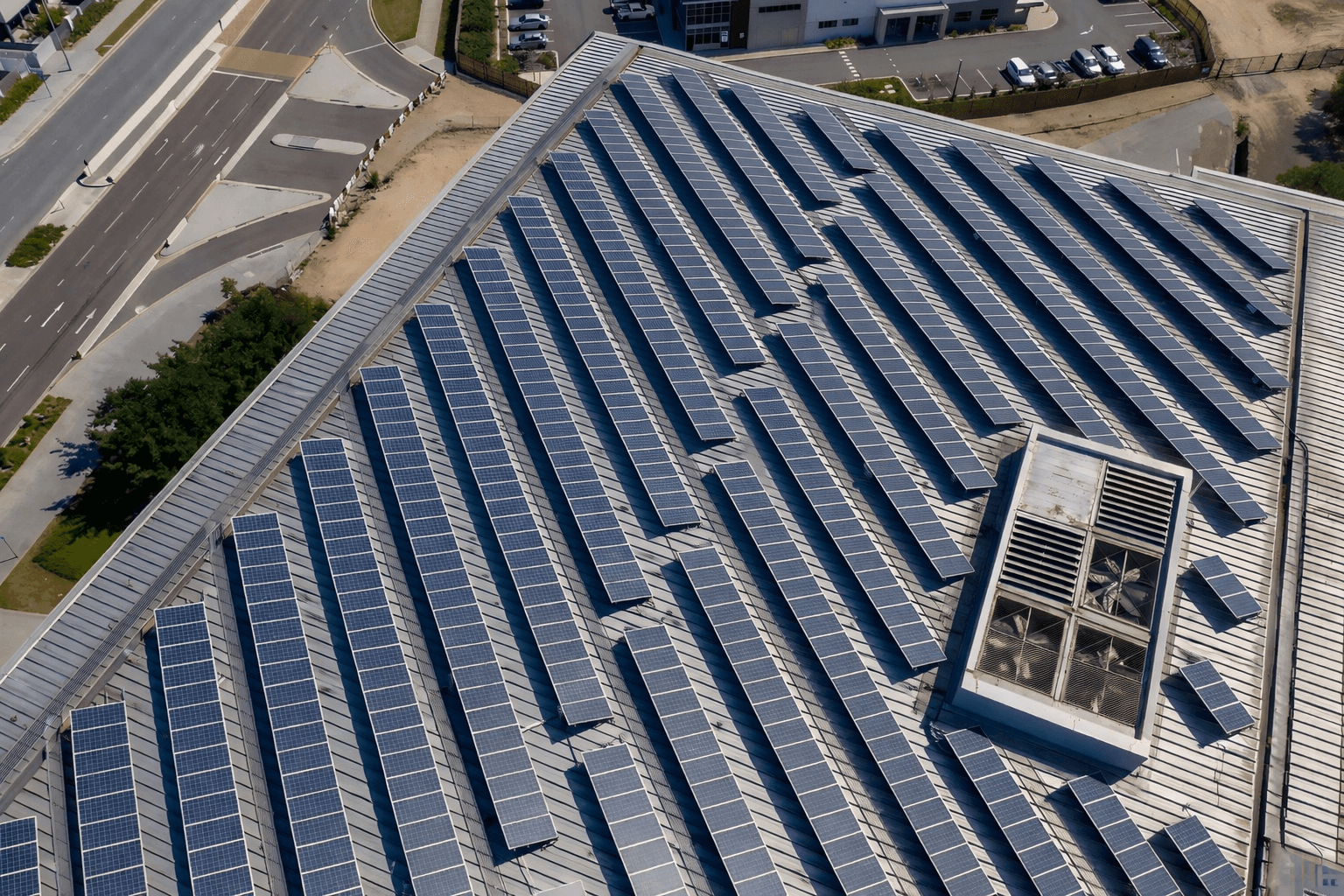 Commercial rooftop solar installations in Italy and Germany
